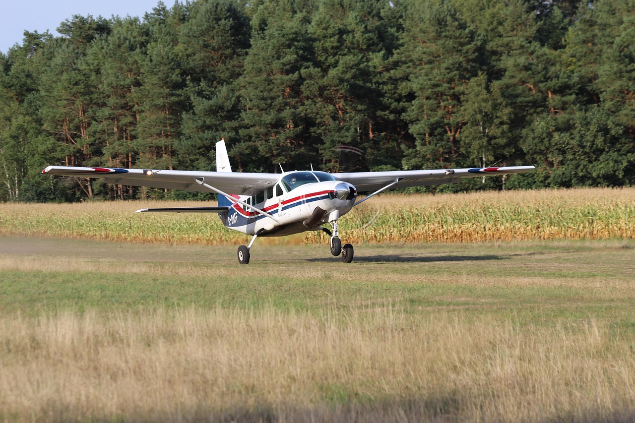 客机降落时发生弹跳的详细解析