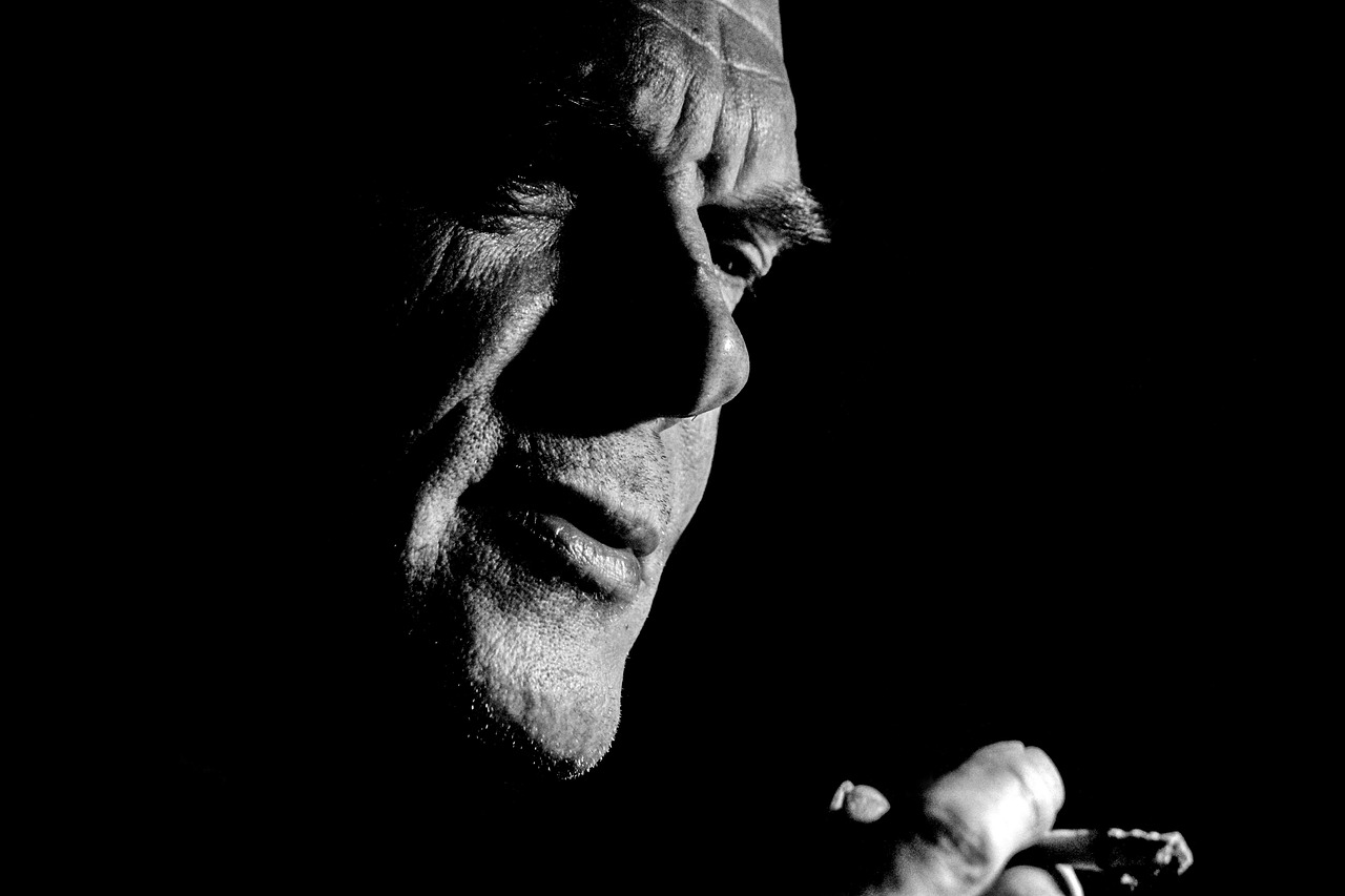 师生徒步祭英烈，传承红色精神